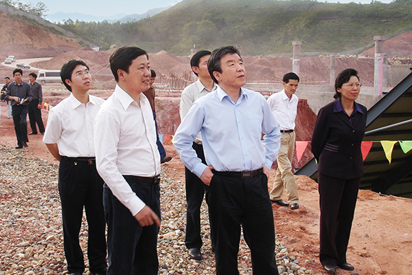2007年4月，全國政協副主席盧展工（右二，時任福建省委書記）到漳平紅獅調研，要求加快項目建設，為海峽西岸經濟區建設作出更大貢獻